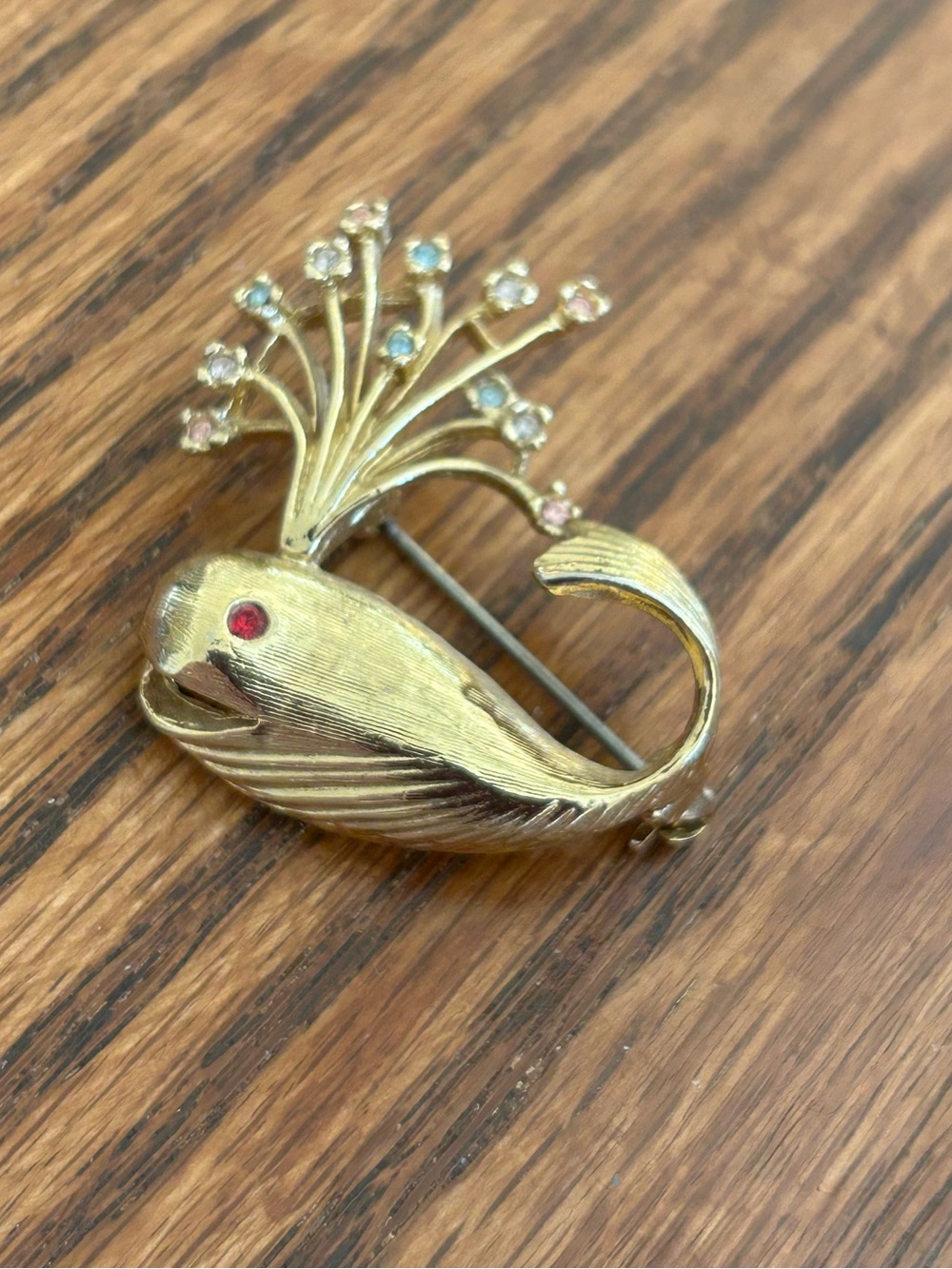 VTG Gold Tone Spouting Red Eye Rhinestone Water Spout Whale Pin Brooch